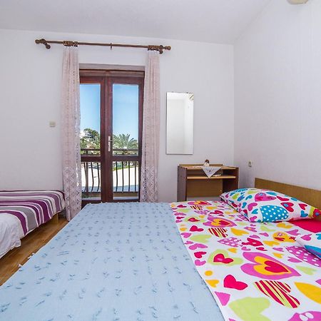 Apartments And Rooms Drpic 斯普利特卡 外观 照片