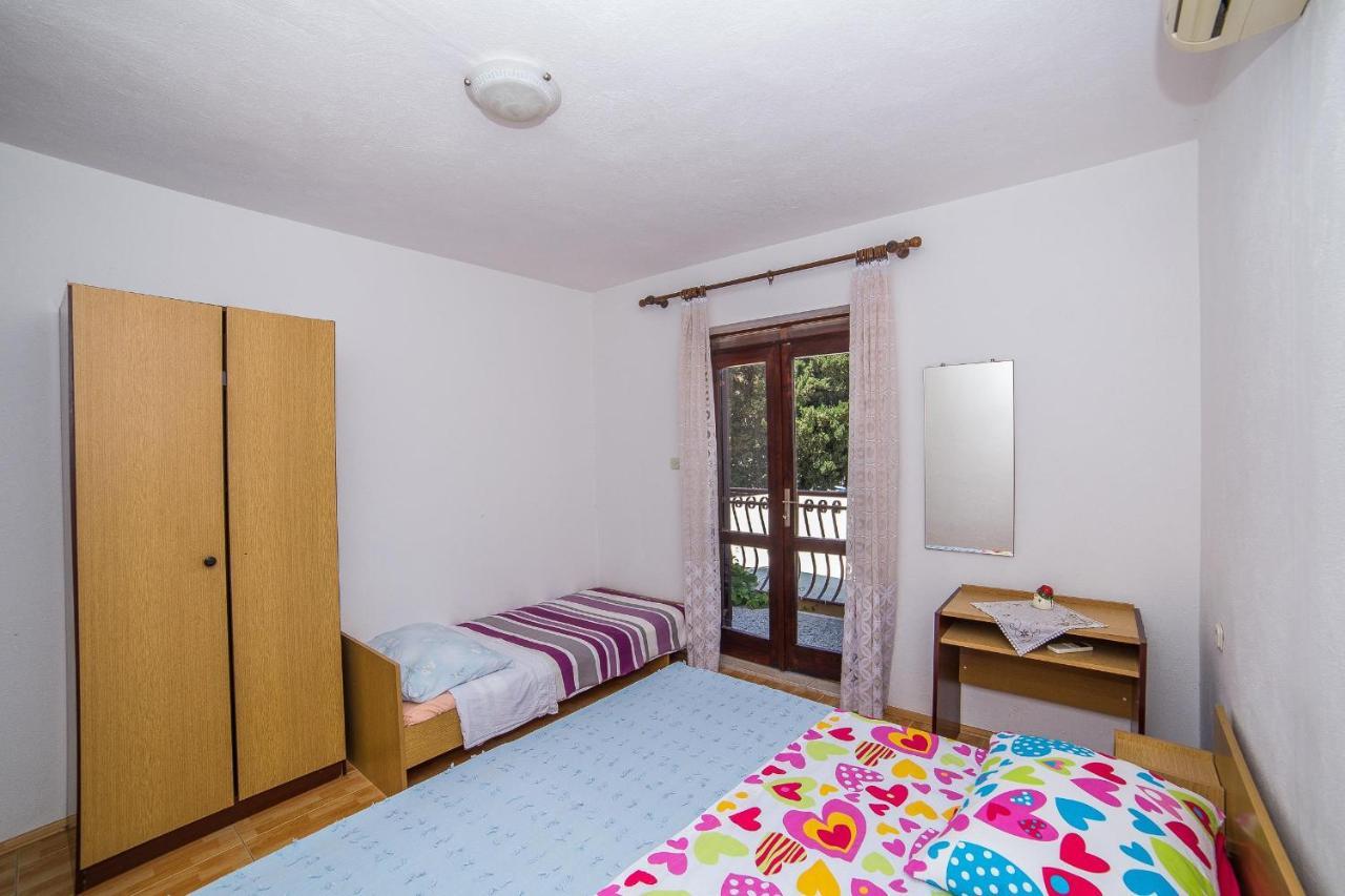 Apartments And Rooms Drpic 斯普利特卡 外观 照片