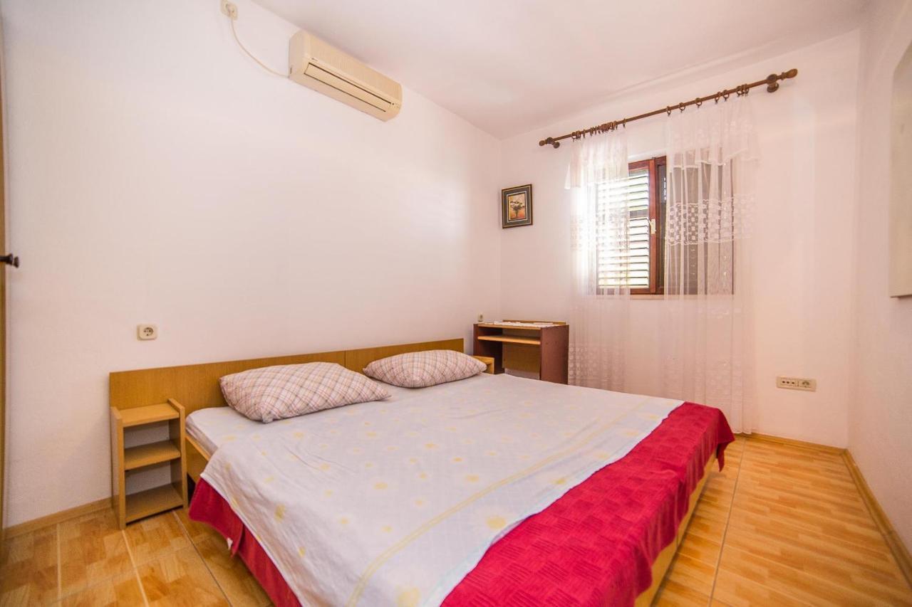 Apartments And Rooms Drpic 斯普利特卡 外观 照片