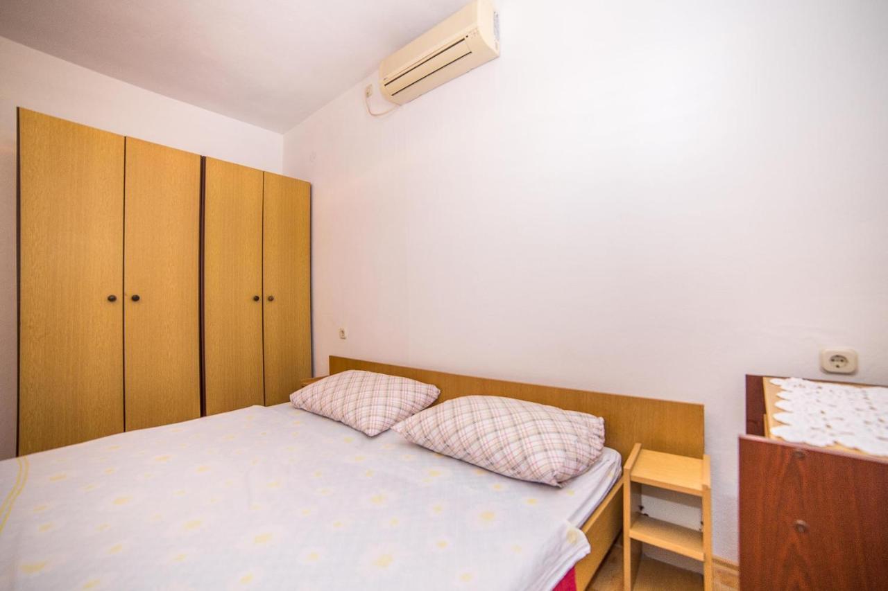 Apartments And Rooms Drpic 斯普利特卡 外观 照片
