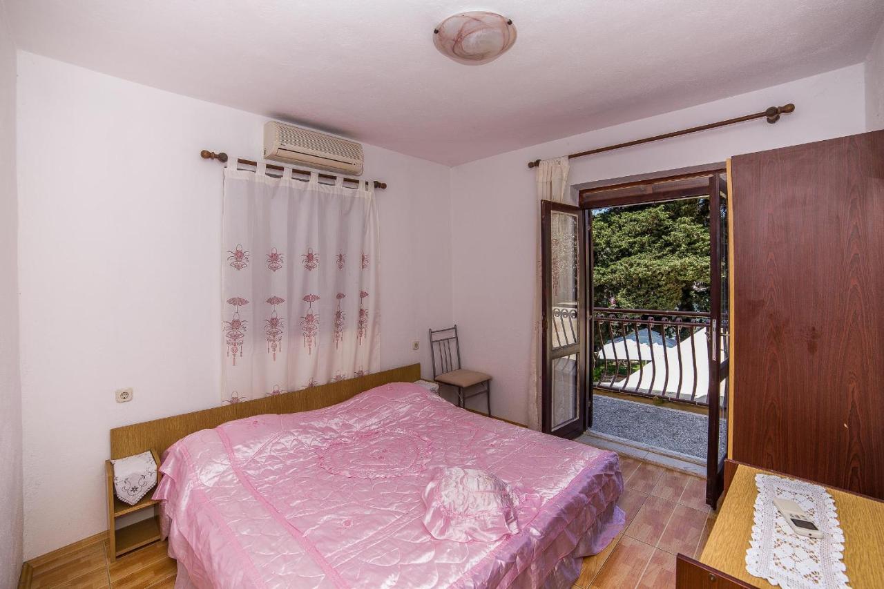 Apartments And Rooms Drpic 斯普利特卡 外观 照片