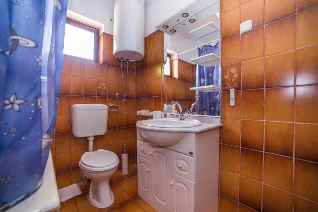 Apartments And Rooms Drpic 斯普利特卡 外观 照片