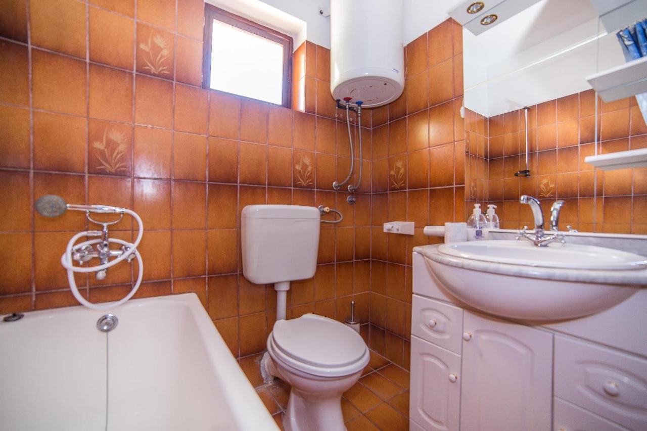Apartments And Rooms Drpic 斯普利特卡 外观 照片