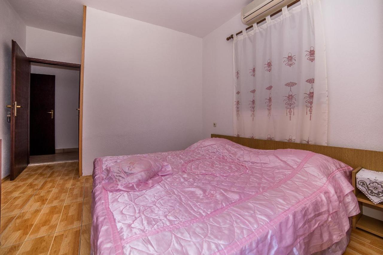 Apartments And Rooms Drpic 斯普利特卡 外观 照片