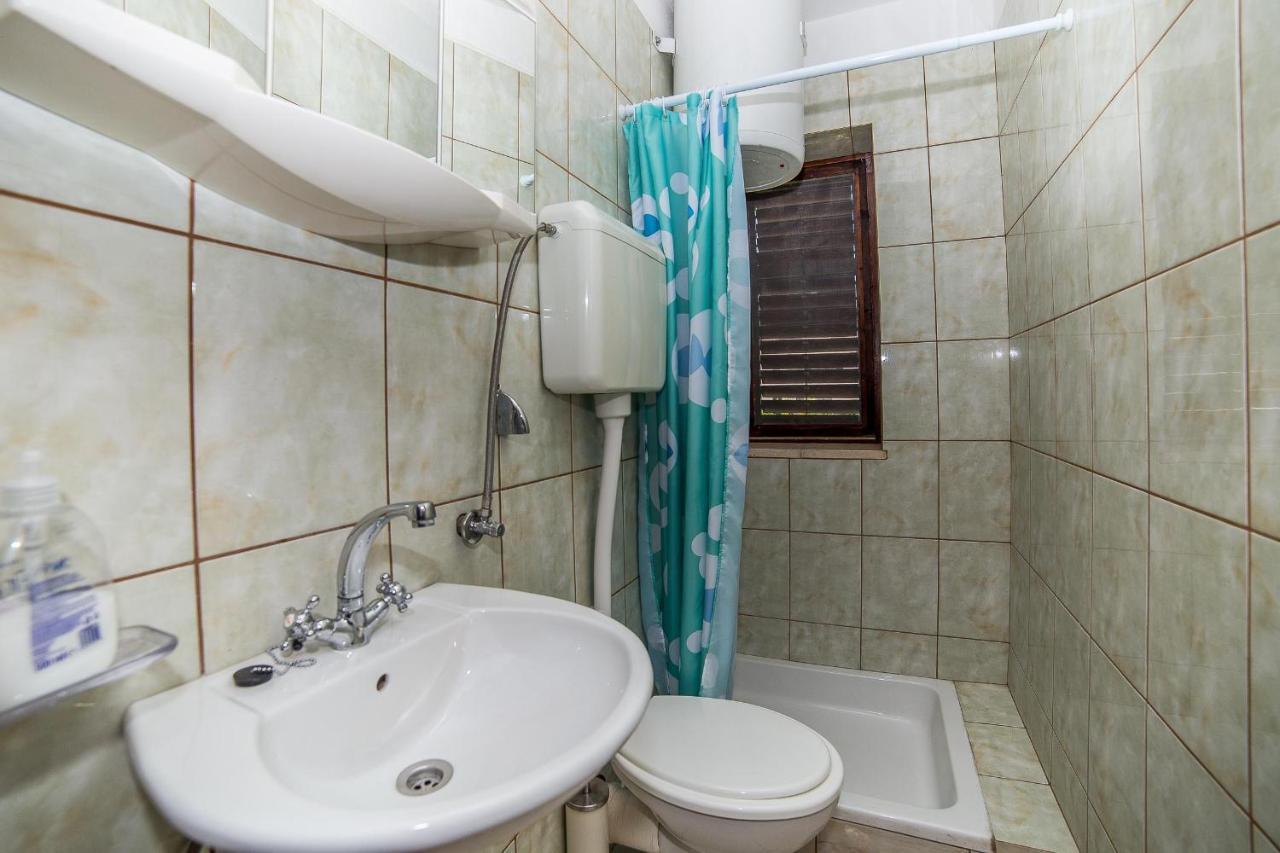 Apartments And Rooms Drpic 斯普利特卡 外观 照片