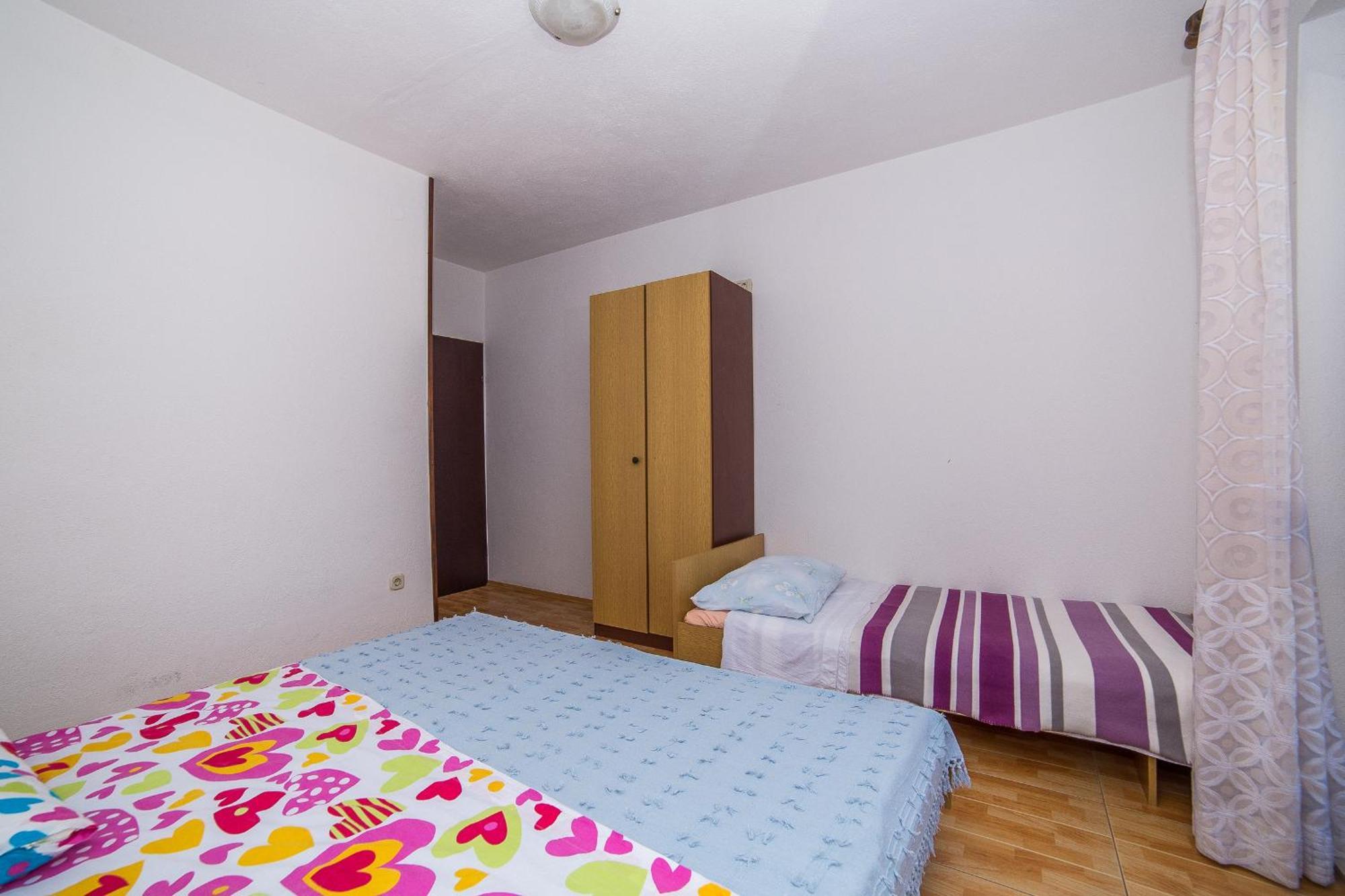Apartments And Rooms Drpic 斯普利特卡 外观 照片