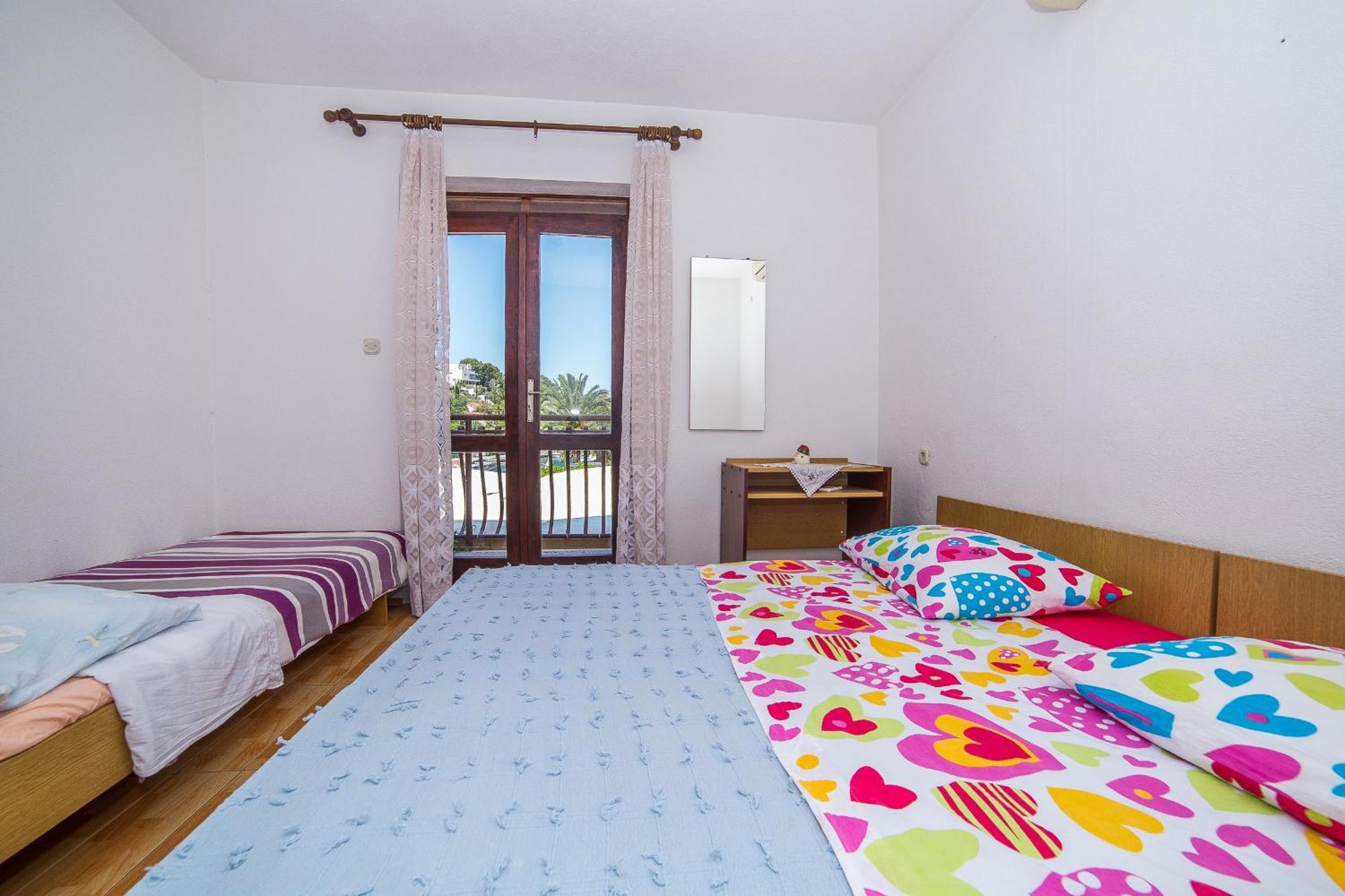 Apartments And Rooms Drpic 斯普利特卡 外观 照片