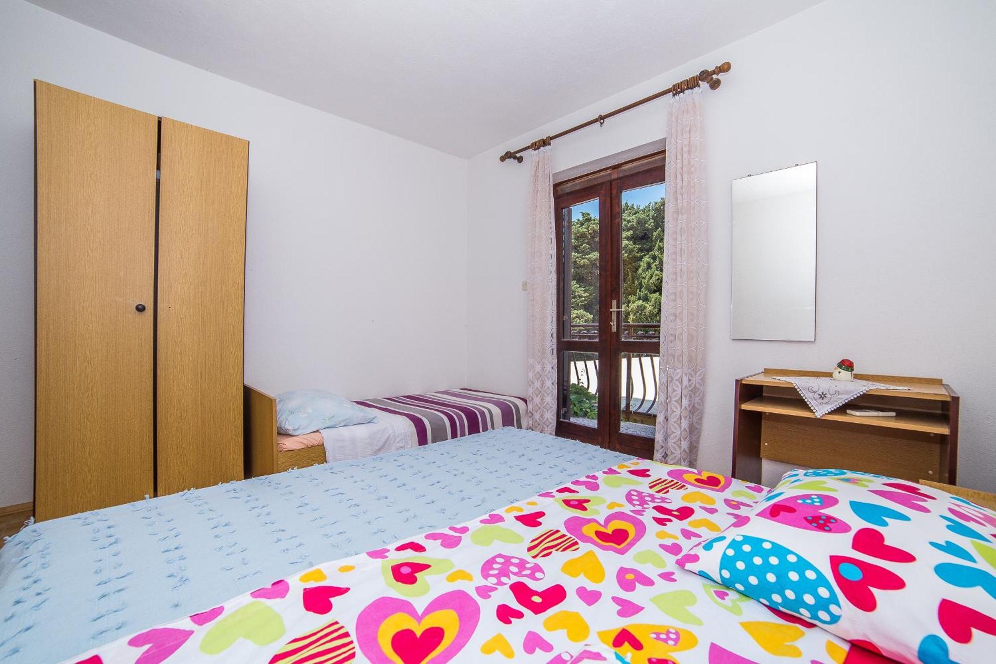 Apartments And Rooms Drpic 斯普利特卡 外观 照片